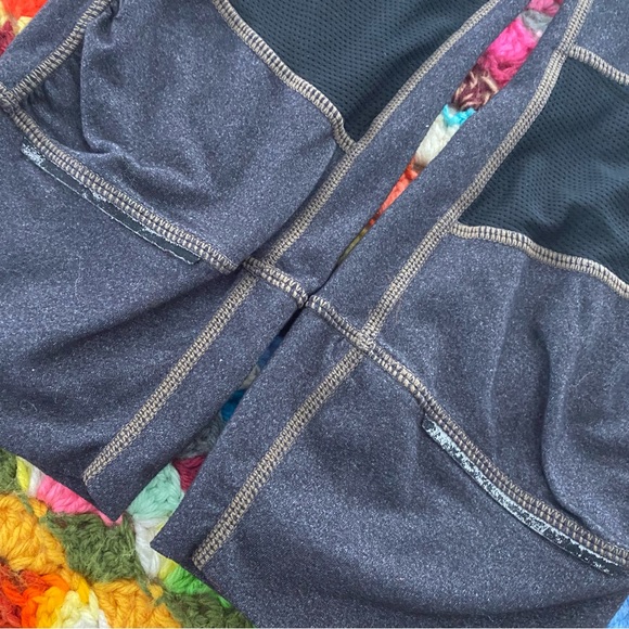 Athleta #862109 Gray Black Relay Capri Leggings Reflective Yoga Cropped … - Picture 10 of 15